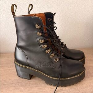 Dr. Martens Leona Boot